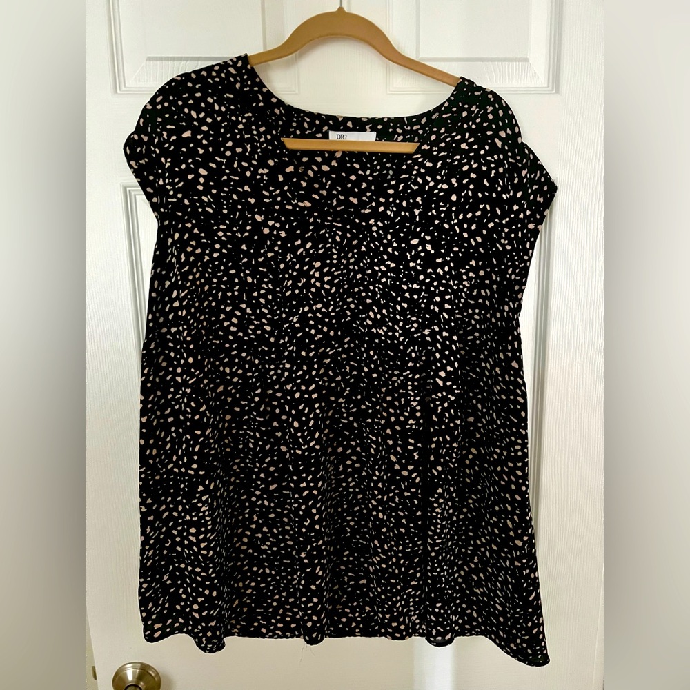 DR2 Size 2x Black and Blush Patterned Blouse